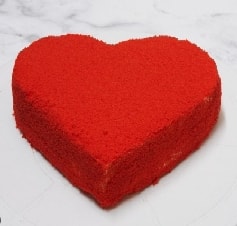 Nemli Dokulu 4-5 Kişilik Kırmızı Kalp Pasta